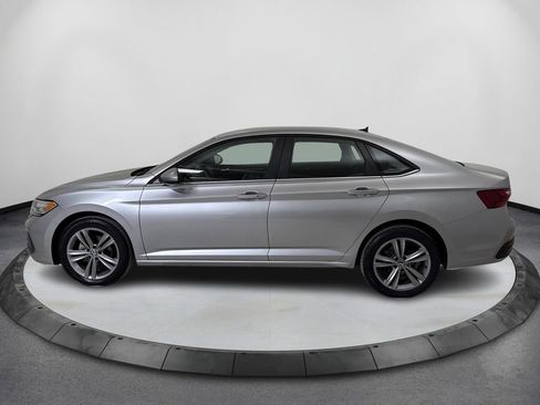 Used 2024 Volkswagen Jetta SE FWD image 8