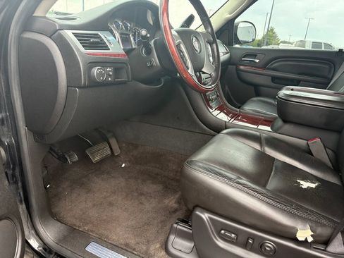 Used 2014 Cadillac Escalade Luxury AWD/4WD image 16