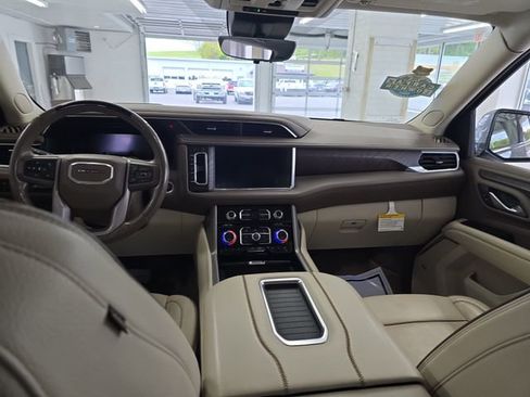 Certified 2023 GMC Yukon XL Denali w/ Advanced Technology Package AWD/4WD image 11