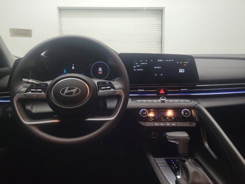 Used 2024 Hyundai Elantra SEL FWD image 22