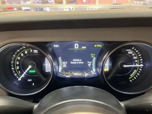 Used 2022 Jeep Wrangler Unlimited Sahara image 16