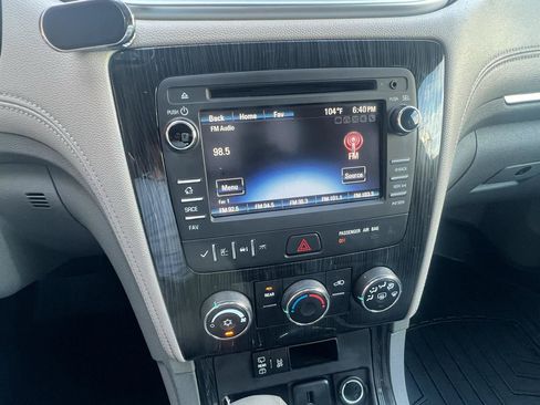 Used 2017 Chevrolet Traverse LT FWD image 18