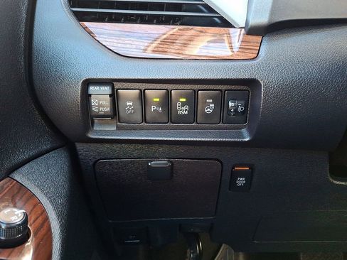 Used 2017 Toyota Sienna Limited image 29