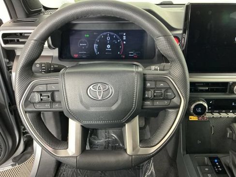 Used 2024 Toyota Tacoma TRD Off-Road AWD/4WD image 18
