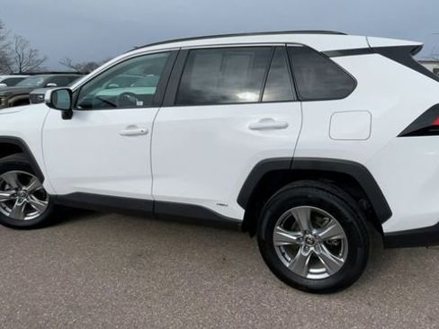 Used 2025 Toyota RAV4 XLE image 4