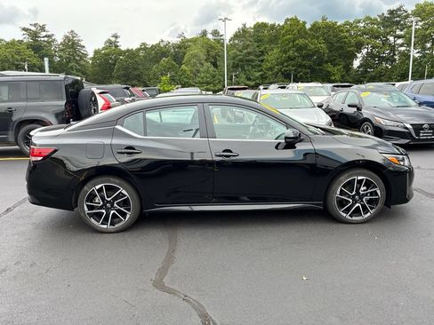 Certified 2025 Nissan Sentra SR FWD image 8
