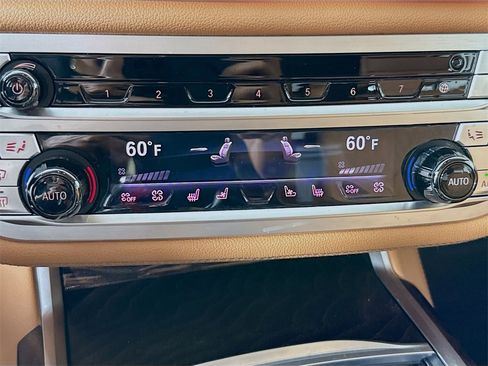 Used 2021 BMW 750i xDrive w/ Executive Package image 17