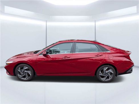 Used 2025 Hyundai Elantra SEL FWD image 6