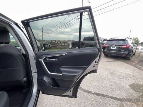 Used 2019 Toyota RAV4 XLE FWD image 15