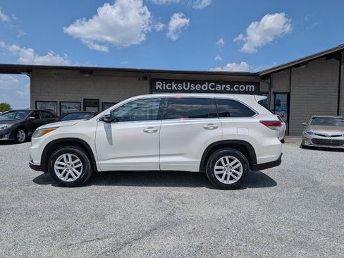 Used 2014 Toyota Highlander LE FWD image 11