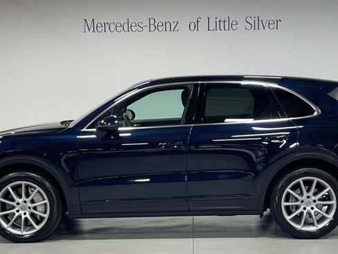 Used 2022 Porsche Cayenne AWD/4WD image 2