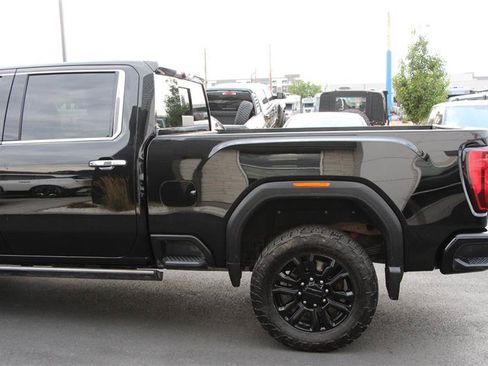 Used 2022 GMC Sierra 2500 Denali w/ Denali Black Diamond Edition AWD/4WD image 6