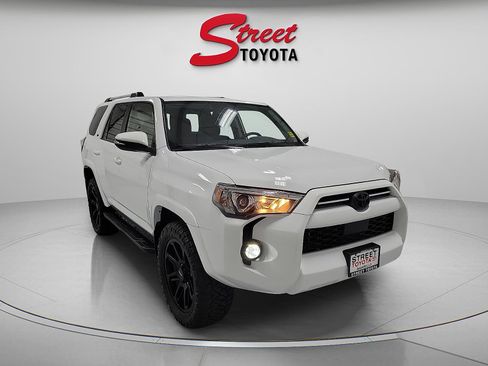 Certified 2024 Toyota 4Runner SR5 Premium w/ Moonroof Package AWD/4WD image 5