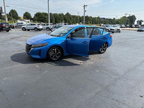 Used 2025 Nissan Sentra SV FWD image 10
