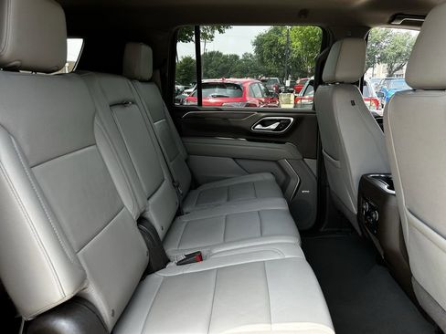 Used 2024 Chevrolet Suburban LT RWD image 33
