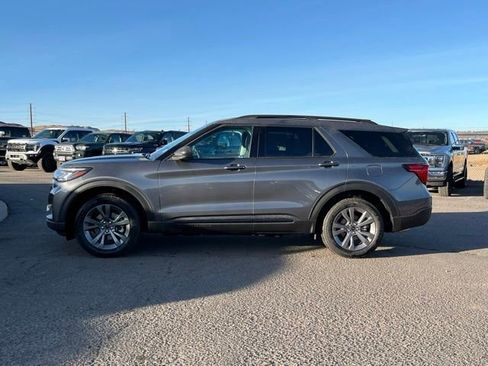 Used 2026 Ford Explorer Active w/ Active Comfort Package image 2