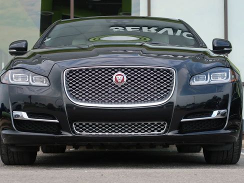 Used 2019 Jaguar XJ L Portfolio image 3