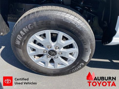 Certified 2025 Toyota Tacoma SR5 w/ SR5 Upgrade Package AWD/4WD image 10