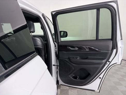 Used 2023 Jeep Grand Cherokee Altitude AWD/4WD image 28