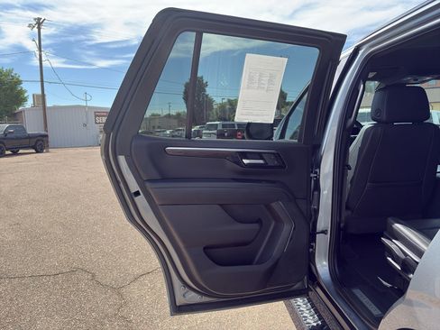 Used 2025 Chevrolet Tahoe Z71 AWD/4WD image 34