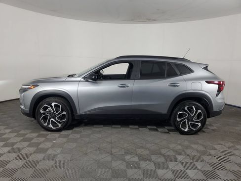 Used 2025 Chevrolet Trax RS w/ Sunroof Package FWD image 6