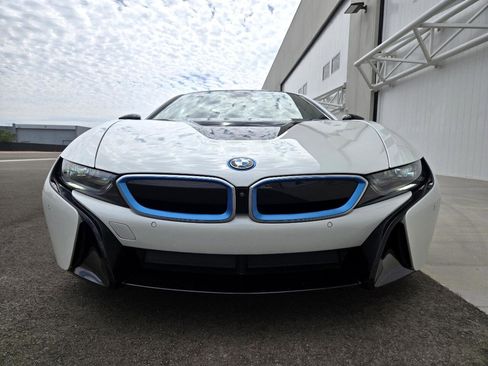 Used 2015 BMW i8 image 9
