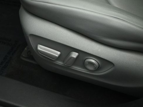 Used 2023 Toyota Highlander XLE FWD image 52