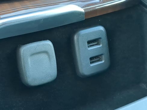 Used 2019 Cadillac Escalade Luxury image 32