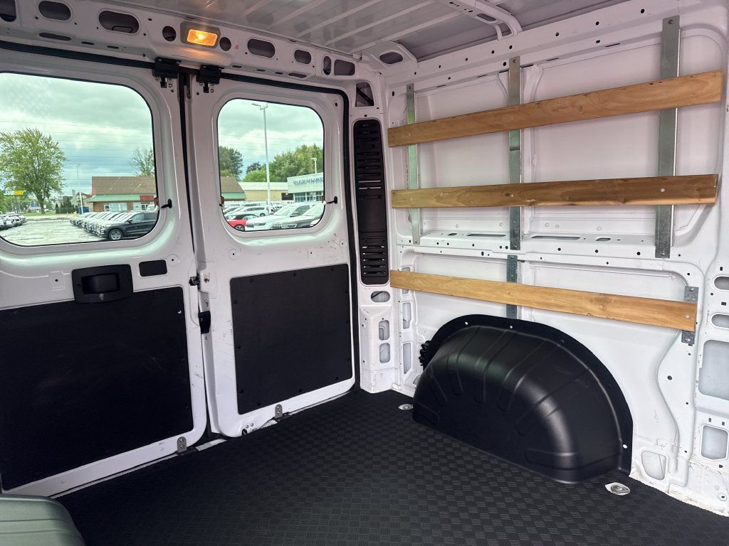 Used 2025 RAM ProMaster 2500 w/ U-Haul Equipment Group FWD image 32
