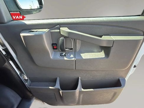 Used 2018 Chevrolet Express 3500 w/ Driver Convenience Package RWD image 27