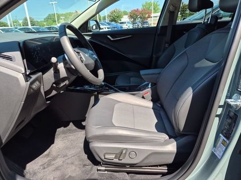 Used 2024 Kia Niro Wind FWD image 12