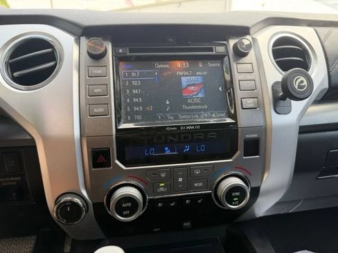 Used 2017 Toyota Tundra 4x4 CrewMax image 22