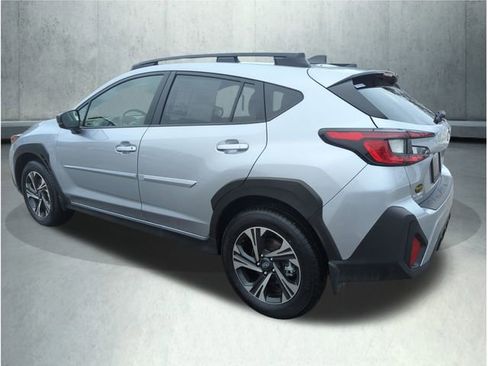 Used 2025 Subaru Crosstrek 2.0i Premium image 3
