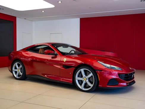 Used 2022 Ferrari Portofino M RWD image 32