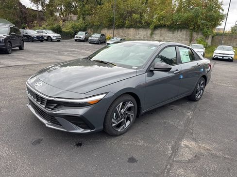 New 2025 Hyundai Elantra Sport image 3