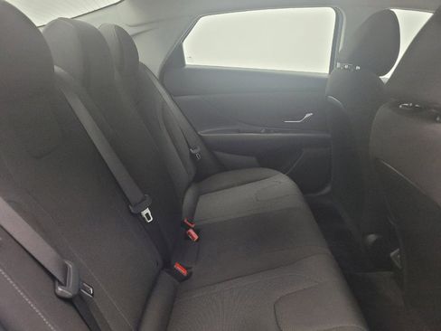 Used 2025 Hyundai Elantra SE FWD image 19