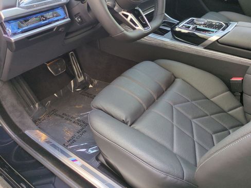 Used 2025 BMW 760i xDrive w/ Luxury Rear Seating Package AWD/4WD image 16