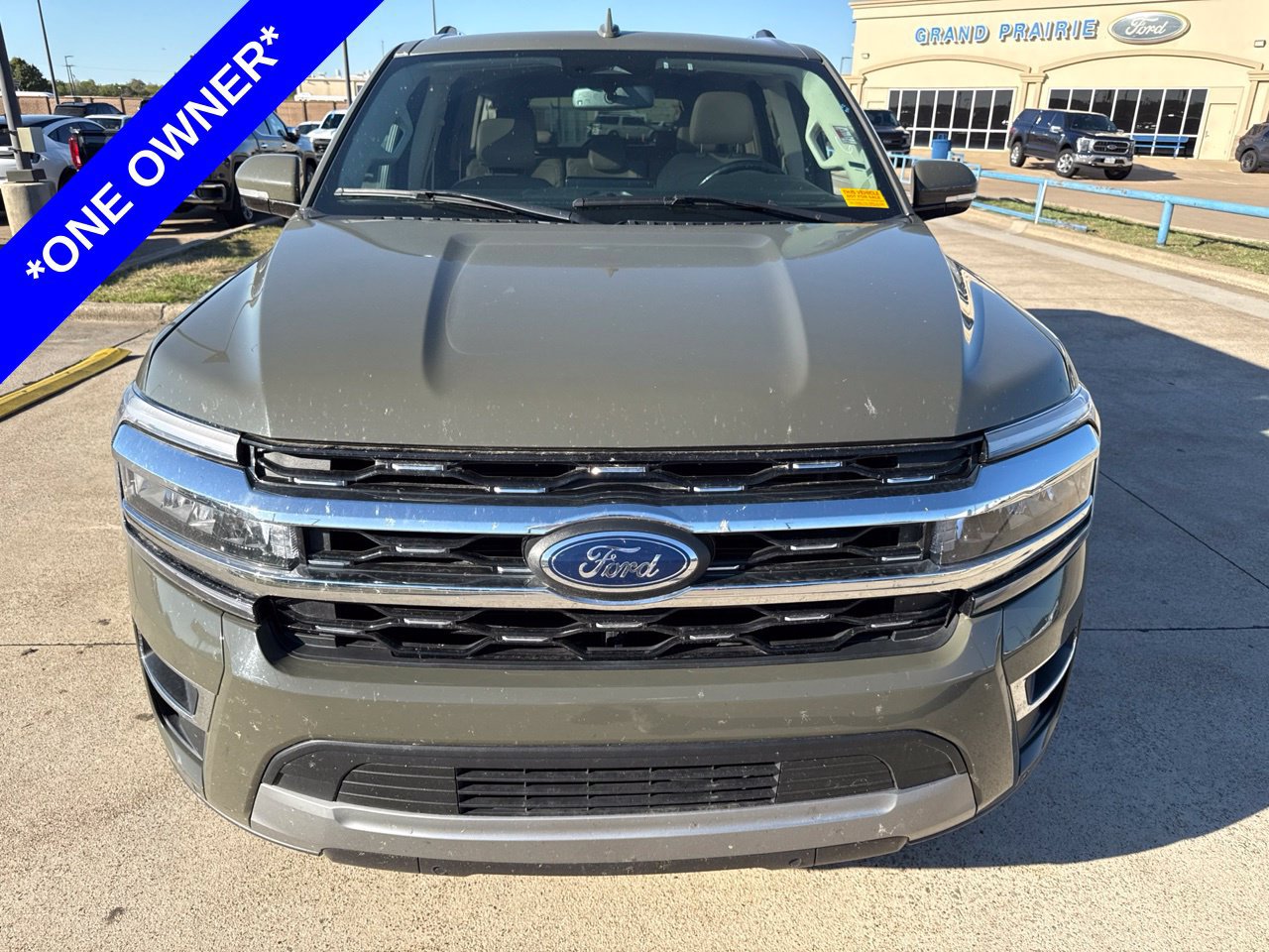 Used 2024 Ford Expedition Max Limited RWD image 2