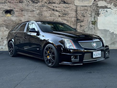 Used 2013 Cadillac CTS V RWD image 4