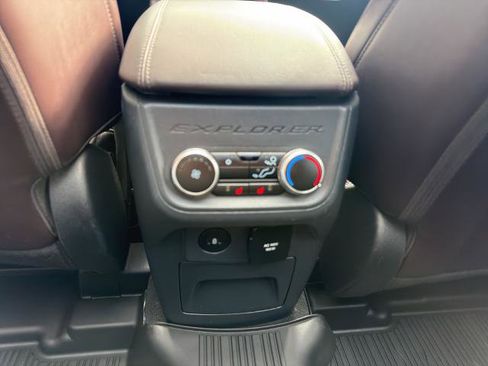 Certified 2025 Ford Explorer Platinum w/ LUX Leather Package AWD/4WD image 35