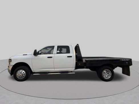 Used 2025 RAM 3500 Tradesman w/ Chrome Appearance Group AWD/4WD image 7