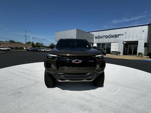 Used 2025 Chevrolet Colorado ZR2 w/ Technology Package AWD/4WD image 2