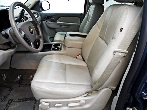 Used 2012 Chevrolet Avalanche LT image 8