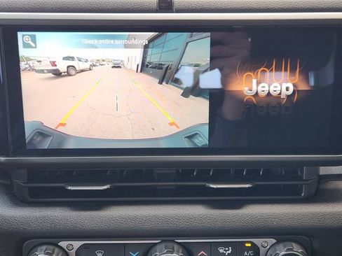 Used 2025 Jeep Gladiator Sport AWD/4WD image 6