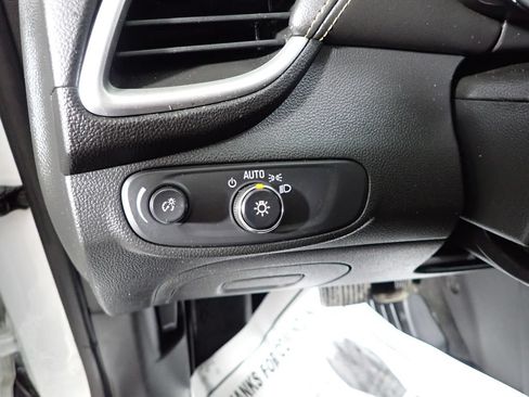 Used 2018 Chevrolet Trax LT w/ LT Convenience Package FWD image 22