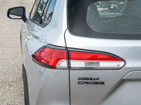 Used 2025 Toyota Corolla Cross AWD Hybrid image 6