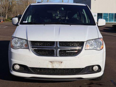 Used 2019 Dodge Grand Caravan SXT image 9