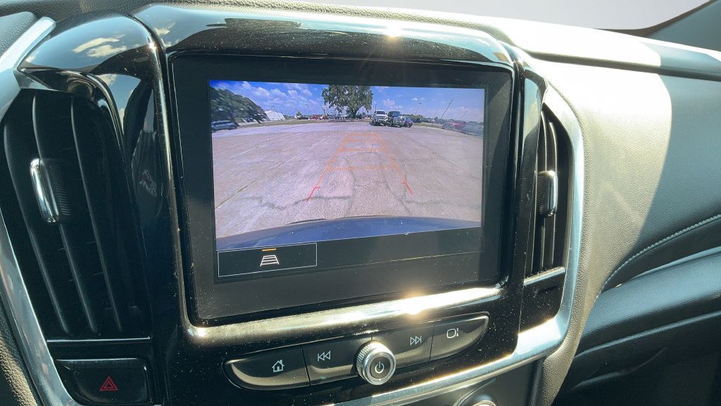Used 2023 Chevrolet Traverse LT FWD image 12