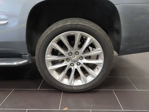 Used 2019 Cadillac Escalade Luxury image 16