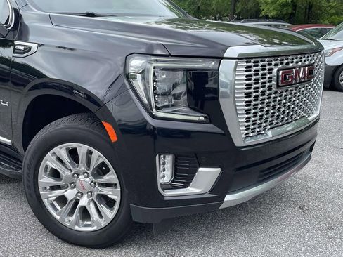 Used 2024 GMC Yukon XL Denali AWD/4WD image 9